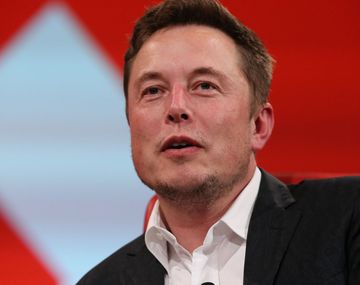 Elon Musk dice que dio positivo y negativo de Covid-19 en cuatro pruebas el mismo día