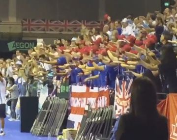 Rendidos a sus pies: los británicos hicieron la coreografía del Yacaré Mayer