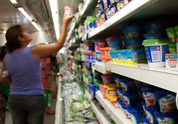 Indec: la canasta básica total subió 1,4 % en abril