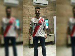 La primera foto de Scocco con la camiseta de River La primera foto de Scocco con la camiseta de River