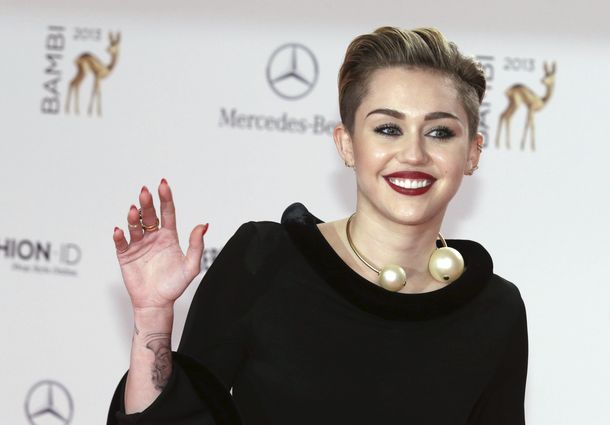 Asaltaron a  Miley Cyrus  y le robaron 100 mil dólares en joyas
