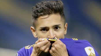 Agustín Almendra podría volver al primer equipo tras la salida de Battaglia en Boca. Agustín Almendra podría volver al primer equipo tras la salida de Battaglia en Boca.