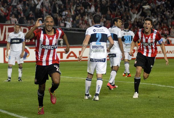 Se repite la historia: Gimnasia pierde y su relator se vuelve loco