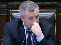 Monzó se quebró al recibir los elogios de Camaño en la última sesión en Diputados