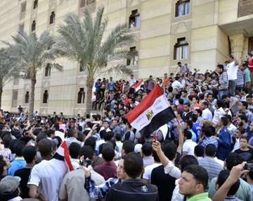 Egipto: renunció el primer ministro y todo su Gobierno