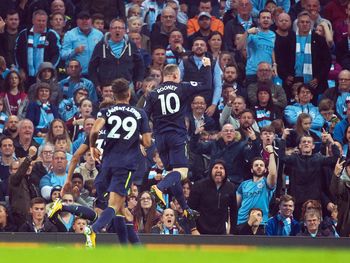 El festejo del inglés, de cara a los hinchas del City
