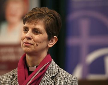 Los anglicanos consagran a su primera obispo