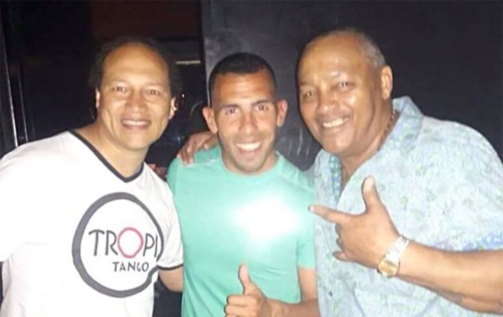 Carlos Tévez, de fiesta.