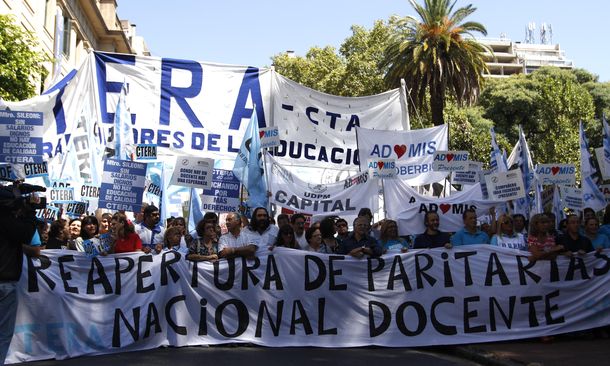 El Gobierno convocó a la paritaria docente nacional para este viernes
