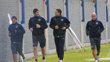 volvio el cabaret a boca: fuertes peleas en un entrenamiento caliente volvio el cabaret a boca: fuertes peleas en un entrenamiento caliente