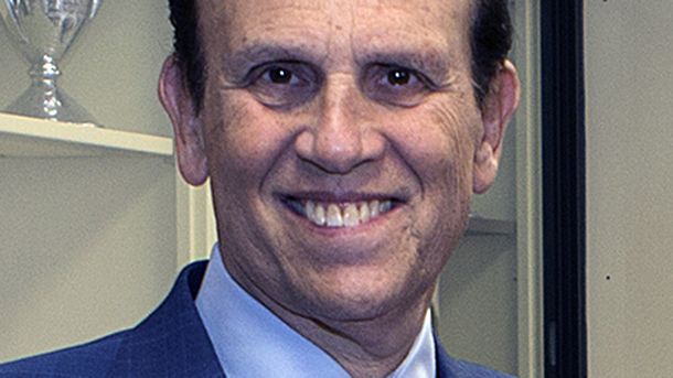 Quién es el polémico financista que fundó el instituto donde Javier Milei será orador