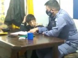Una madre se cansó de que su hijo no haga los deberes y llamó a la policía