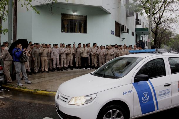 Llegó al edificio Guardacostas el acuartelamiento de prefectos