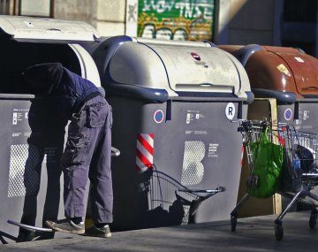 Aplicarán fuertes multas a quienes revuelvan la basura y ensucien la vía pública