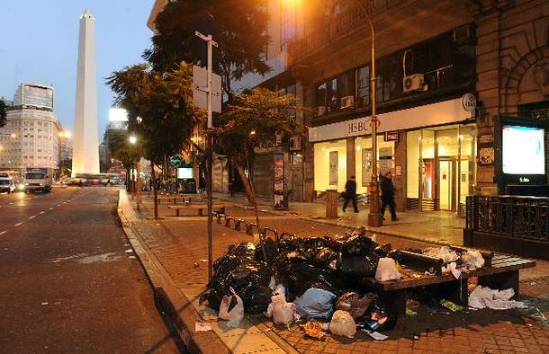 Un nuevo conflicto dejó a la Capital Federal desbordada de basura