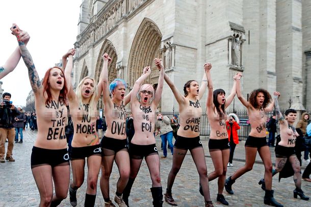 El video de feministas en topless contra el Papa