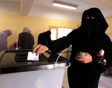 Egipto aprobó la nueva Constitución que impulsa Mursi