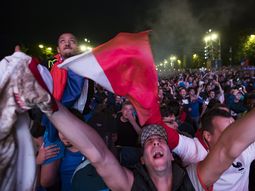 eurocopa: colorido festejo de francia tras el agonico triunfo ante albania eurocopa: colorido festejo de francia tras el agonico triunfo ante albania