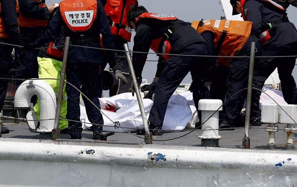 Ascienden a 52 los muertos por el naufragio del ferry surcoreano