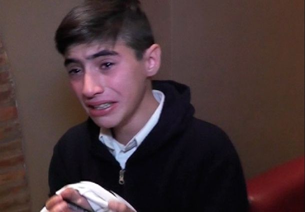 El sueño cumplido: entre lágrimas, un nene contó cómo fue el momento en el que Messi y Di María le firmaron la camiseta