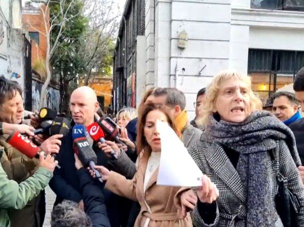 Militante del Movimiento Popular La Dignidad increpó al secretario de Seguridad porteño: Completamente loco
