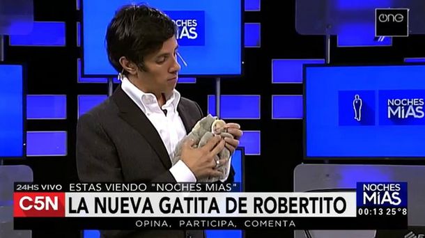 Robertito Funes rescató una gatita de la basura: mirá el impactante video de su recuperación