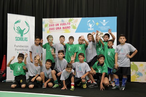 Carrefour Argentina y Scholas juntos por los chicos del país