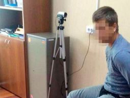 una mujer vendio a su hija a un violador por una botella de vodka y menos de dos euros una mujer vendio a su hija a un violador por una botella de vodka y menos de dos euros