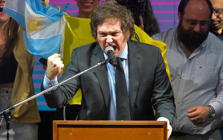 Qué dijo Milei de su faltazo en su primer día como empleado estatal