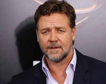 Russell Crowe analiza comprar un histórico club