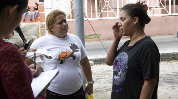 Una chica con síndrome de Down arrojó a un bebé a un tanque y lo ahogó