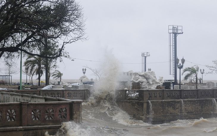 Fuertes vientos en la Costanera del Río de la Plata
