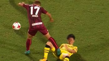 Tanaka calculó mal y vio la roja Tanaka calculó mal y vio la roja