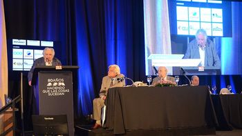 Mujica, Lacalle Herrera y Sanguinetti, el raro sindicato de expresidentes preocupados por la democracia uruguaya. Mujica, Lacalle Herrera y Sanguinetti, el raro sindicato de expresidentes preocupados por la democracia uruguaya.