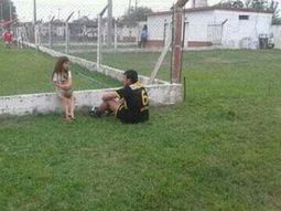 La pequeña Morena, charlando con el expulsado Pablo Jular