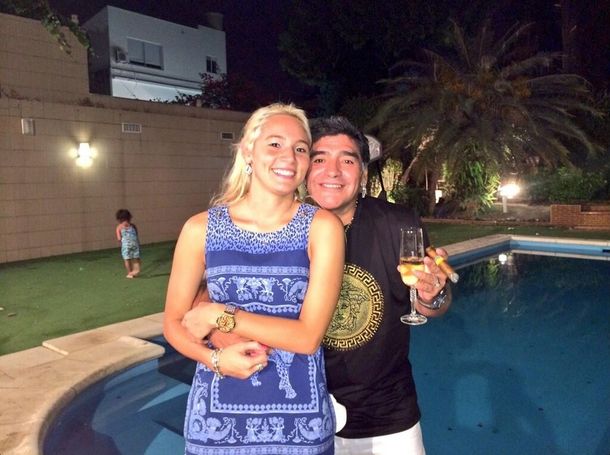 Rocío Oliva recibió el Año Nuevo junto a Maradona y tiró un palito