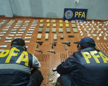 Megaoperativo en la Villa 1-11-14 deja 10 detenidos: se secuestraron drogas y armas