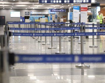 Exigen propuesta a los gremios bajo la amenaza de cerrar Aerolíneas