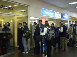 Habrá demoras en vuelos de Aerolíneas y Austral por el conflicto aduanero