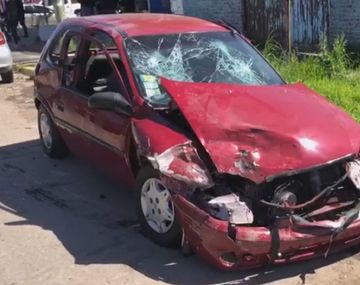 Uno de los autos que chocó tras la picada