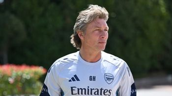 gabriel heinze hace historia en inglaterra: es el primer argentino en ganar la premier league con el arsenal gabriel heinze hace historia en inglaterra: es el primer argentino en ganar la premier league con el arsenal