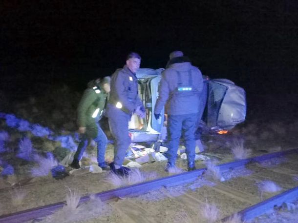 El conductor manejaba ebrio, volcó y fue detenido El conductor manejaba ebrio, volcó y fue detenido