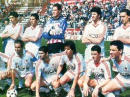 Debutó en el Pincha y era una de las promesas del fútbol argentino, pero una lesión le impidió dar el salto a Europa. Debutó en el Pincha y era una de las promesas del fútbol argentino, pero una lesión le impidió dar el salto a Europa.