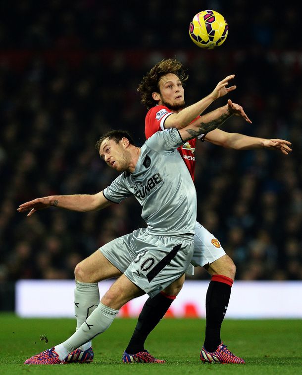 El Manchester United le ganó al Burnley y se acerca a la cima de la Premier