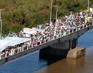 Botnia: Argentina advierte que no permitirá cortes de rutas