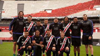 Los futbolistas de River se divirtieron junto a los jugadores de los All Blacks Los futbolistas de River se divirtieron junto a los jugadores de los All Blacks