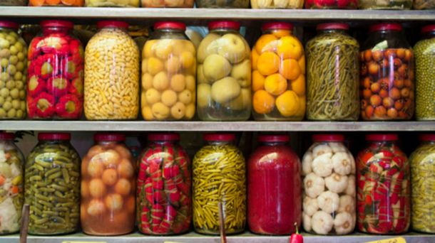 Una mujer murió por botulismo en Córdoba: su hijo está internado en grave