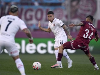 Con polémica por el gol, Independiente empató con Lanús