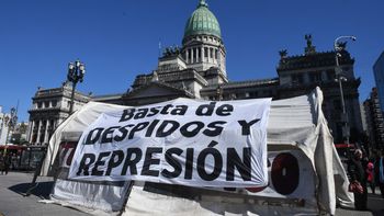 Carpa de trabajadores de Pepsico frente al Congreso Nacional Carpa de trabajadores de Pepsico frente al Congreso Nacional