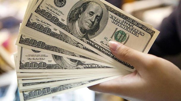 Tras los anuncios del Gobierno, el dólar pegó un brutal salto y cerró a $19,46